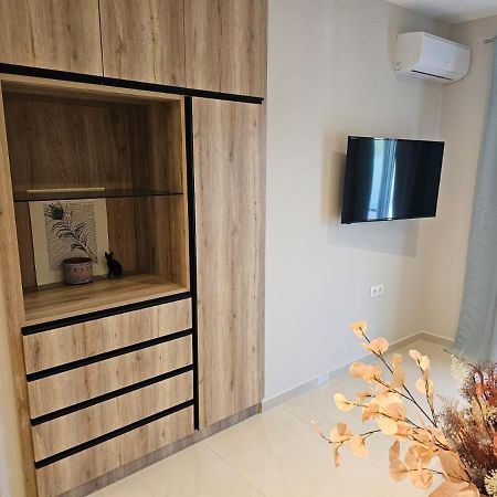 Agora Luxury Apartment 3 Лутраки Екстериор снимка