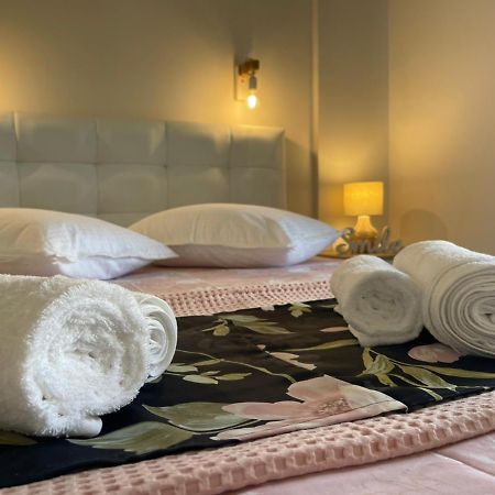 Agora Luxury Apartment 3 Лутраки Екстериор снимка