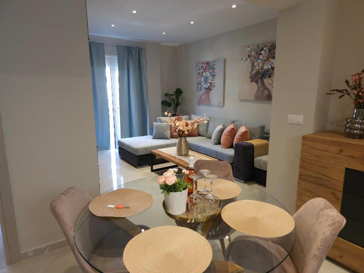 Agora Luxury Apartment 3 Лутраки Екстериор снимка