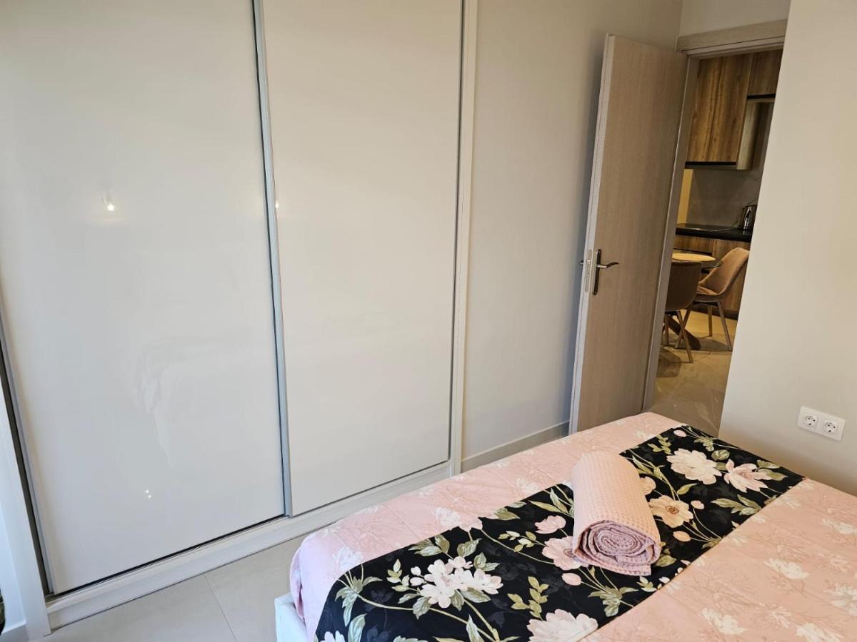 Agora Luxury Apartment 3 Лутраки Екстериор снимка