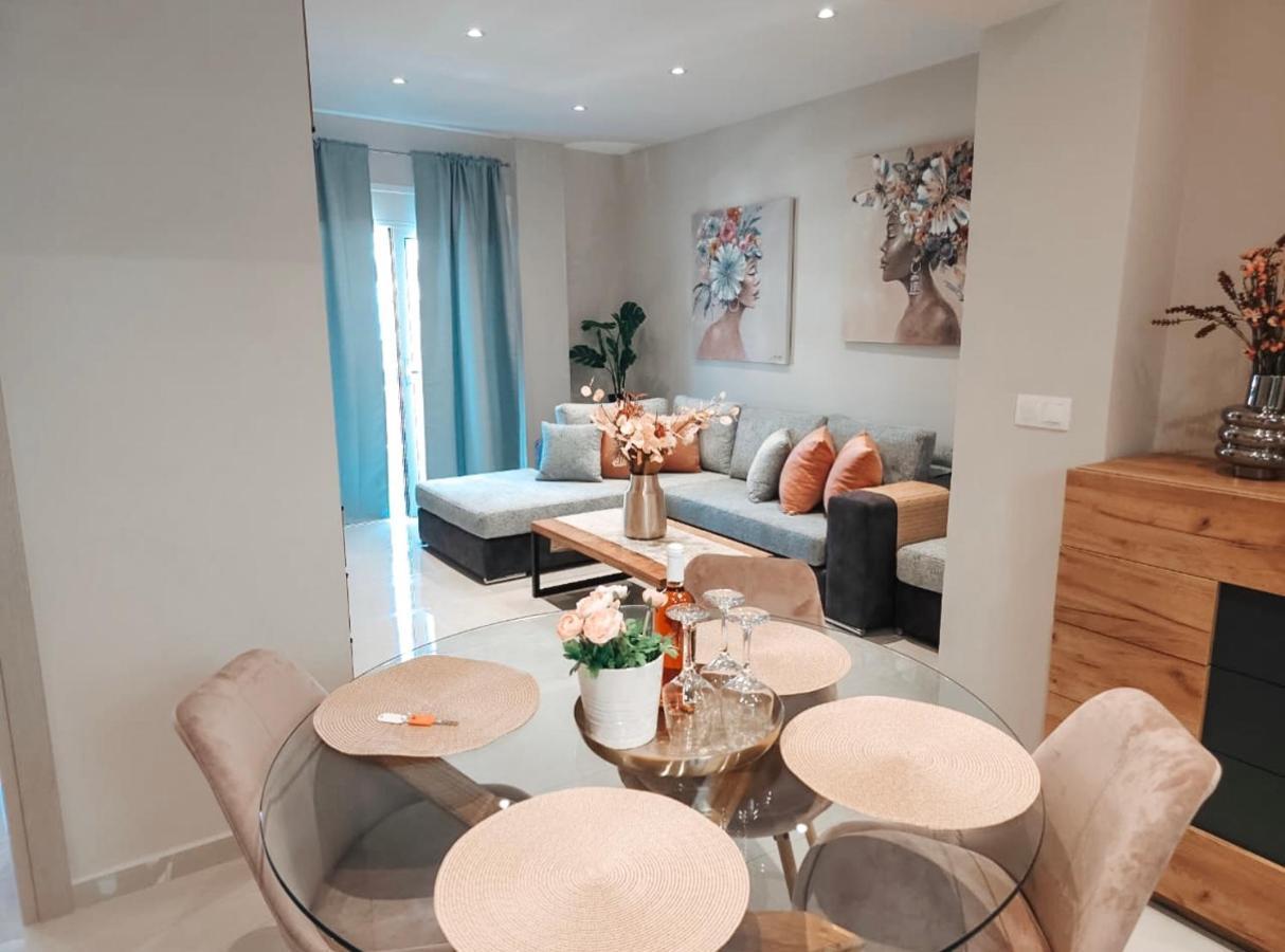Agora Luxury Apartment 3 Лутраки Екстериор снимка