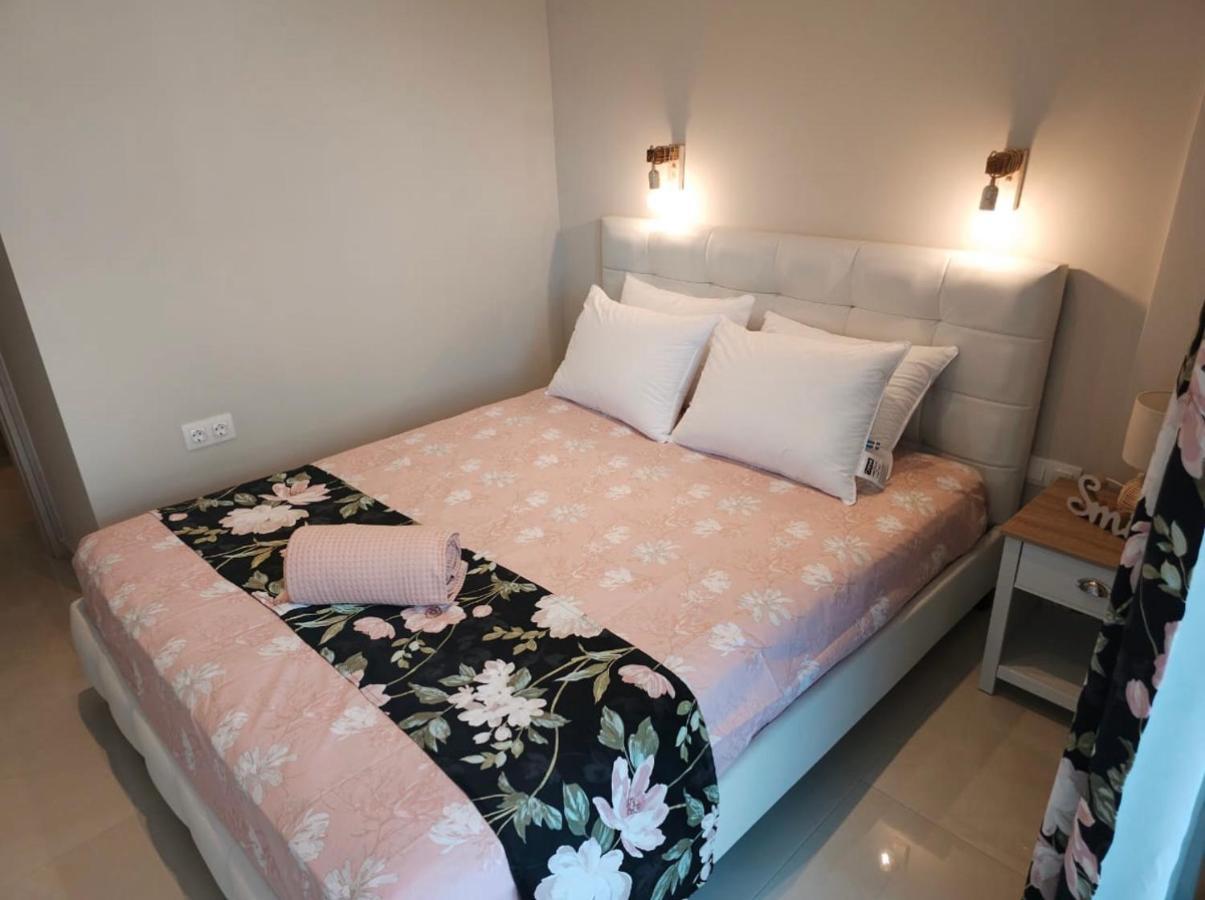 Agora Luxury Apartment 3 Лутраки Екстериор снимка